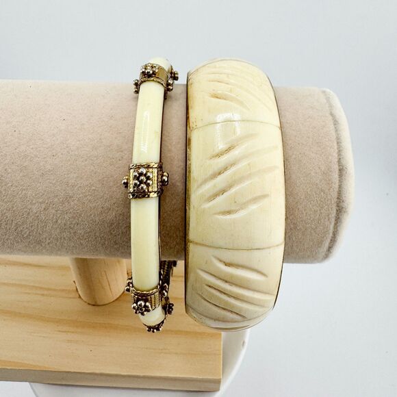 Vintage Cream Bangle Set 2 – Carved Resin & Gold-Tone Boho Bracelet Stack Chunky - Picture 5 of 8